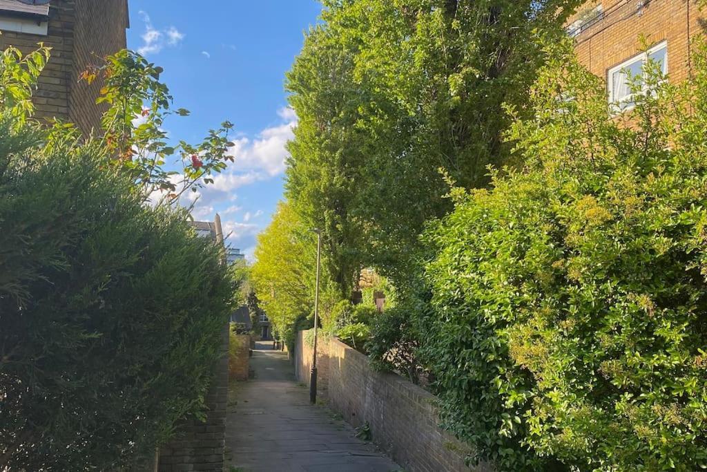 Cosy Flat For 4, Family Friendly, Private Parking, Close To Central Londra Dış mekan fotoğraf