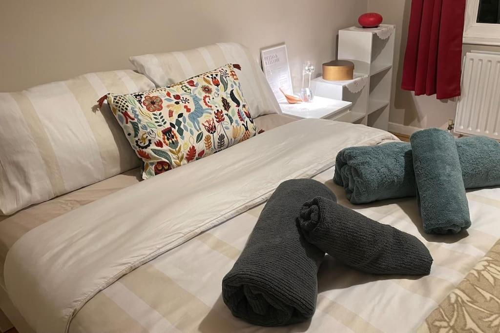 Cosy Flat For 4, Family Friendly, Private Parking, Close To Central Londra Dış mekan fotoğraf